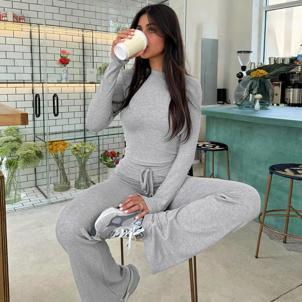 Chic 2-Piece Casual Set - Long Sleeve Crop Top & Drawstring Flare Pants